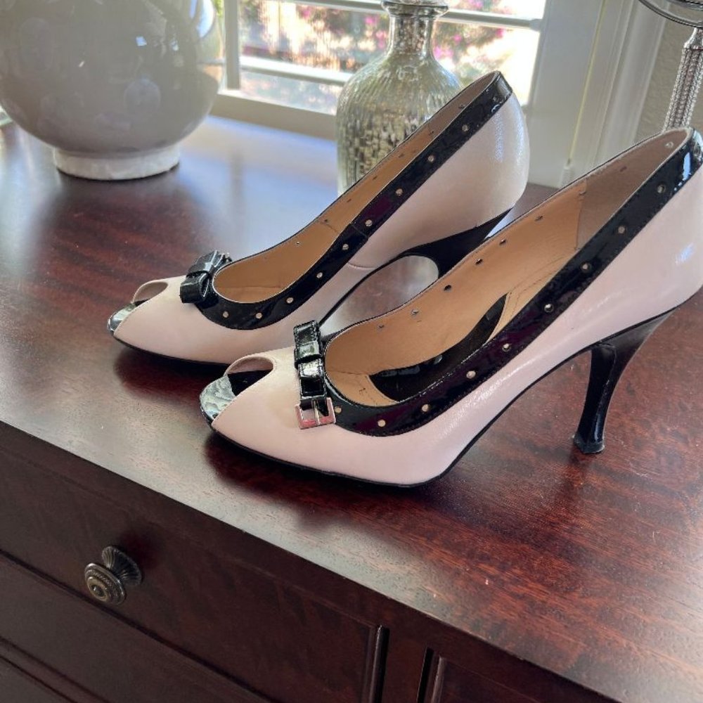 Classy Via Spiga Pink and Black Pumps